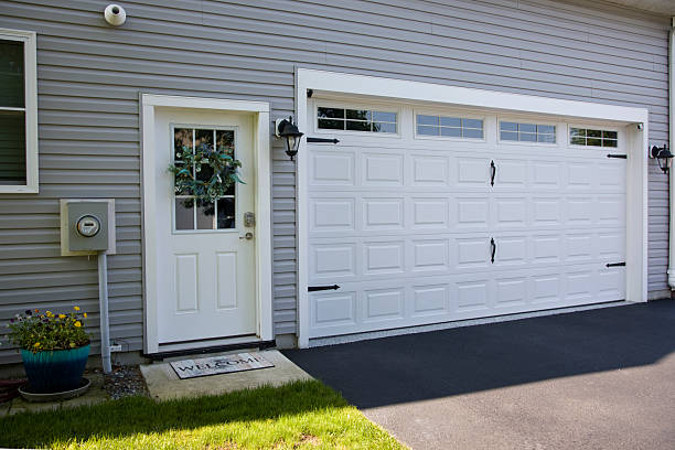 24/7 Emergency Garage Door Panel Replacement experts in Syosset, NY